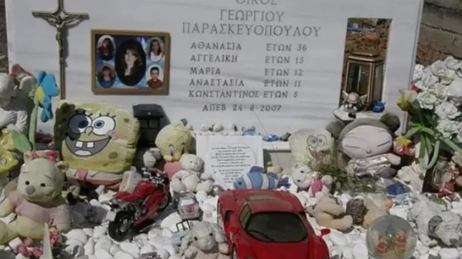 den-katafere-na-sothei-apo-ti-fotia-otan-i-athanasia-paraskeyopoyloy-kaike-avoithiti-agkalia-me-ta-4-paidia-tis-465110