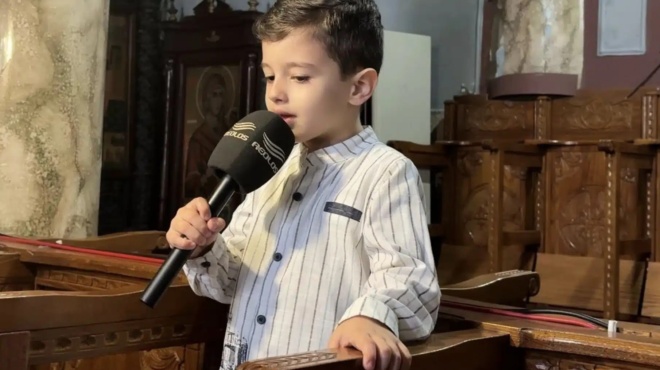 sygkinisi-me-ton-5chrono-taxiarchi-poy-pselnei-me-aggeliki-foni-kai-thelei-na-ginei-iereas-459601