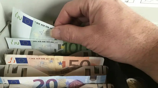 dysaresta-nea-gia-osoys-echoyn-chrei-se-trapezes-kai-dimosio-460704