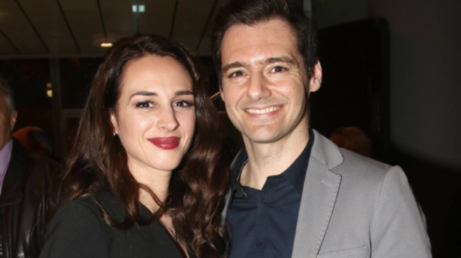 to-kratise-9-mines-kryfo-den-pigaine-poythena-goneis-gia-1i-fora-pasignostoi-ellines-ithopoioi-meta-apo-10-chronia-toys-xeroyme-oloi-echoyn-paixei-se-pasignostes-ellinikes-seires-458507