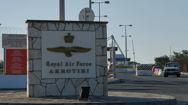 synagermos-stin-kypro-katarrifthike-kai-deytero-drone-katoikoi-afinoyn-ta-spitia-toys-kai-ta-scholeia-kleinoyn-458399