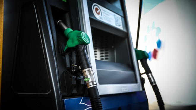 fuel-pass-posa-lefta-tha-paroyn-oi-oikogeneies-poy-echoyn-2-aytokinita-amp-8211-pote-i-pliromi-amp-8211-se-karta-i-metrita-ta-lefta-464036