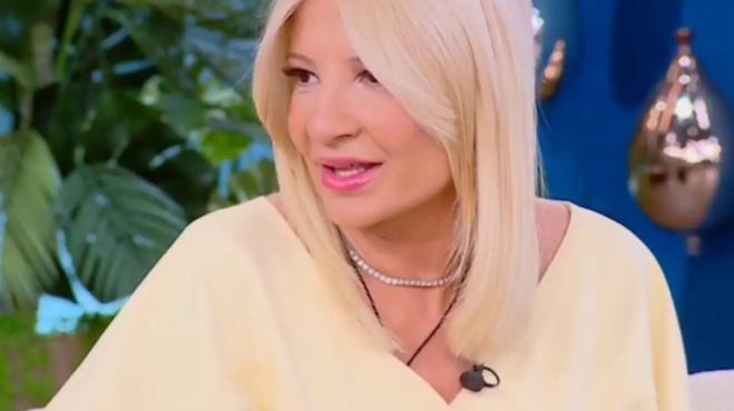 rekor-amp-8230-tiletheasis-i-faii-skorda-epivevaiose-on-air-gia-proti-fora-ton-gamo-tis-me-ton-alexandro-athanasiadi-kagkelo-oi-synergates-tis-458896