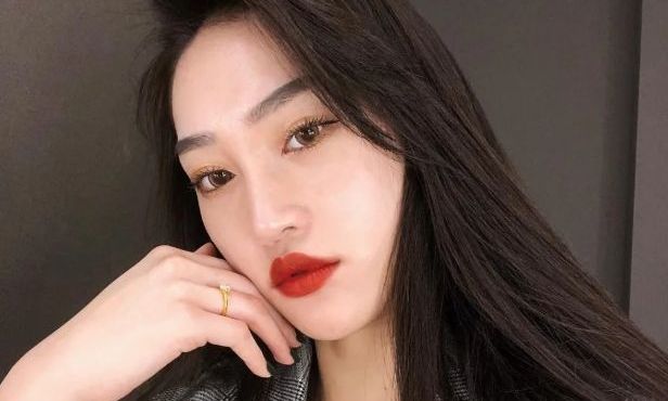 sok-se-ola-ta-social-nekri-29chroni-influencer-amp-8211-tin-ponoyse-i-maschali-nomize-oti-einai-myiko-kai-telika-eiche-amp-8230-464080