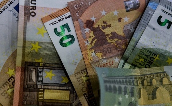 molis-anakoinothikan-ta-3-ektakta-pass-poy-dinei-o-mitsotakis-ton-ioynio-kai-to-epidoma-stis-oikogeneies-me-paidia-474061