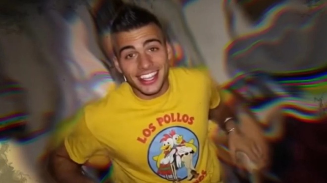 friki-sti-penteli-ton-ektelese-o-kollitos-toy-kai-pige-stin-kideia-toy-meta-o-pateras-toy-thymatos-pire-to-oplo-kai-skotose-ton-patera-toy-dolofonoy-495836