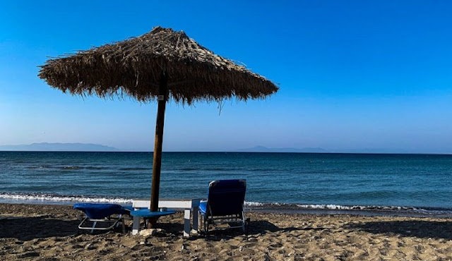 xechaste-ta-mpania-se-aytes-tis-thalasses-oi-9-akatallnles-paralies-poy-toys-piran-tin-galazia-simaia-kai-den-prepei-na-kolympisete-495376