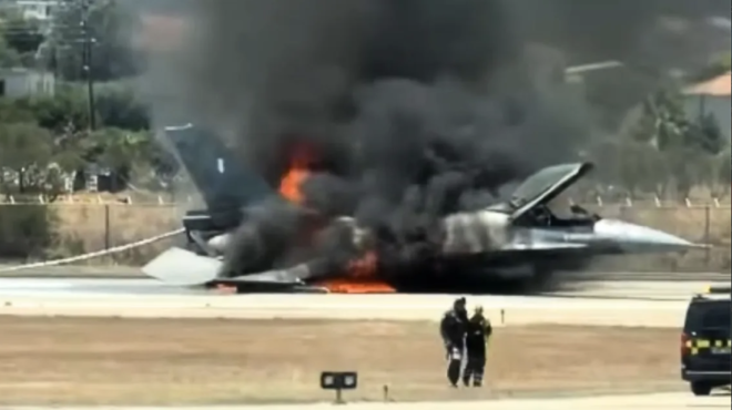 sok-tora-sti-chora-mas-kaike-oloscheros-f16-tis-polemikis-aeroporias-flegetai-to-aerodromio-trechoyn-oloi-panikovlitoi-490576