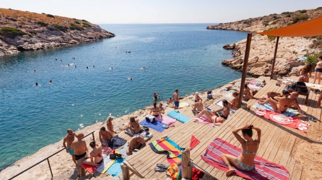 poia-imera-peftei-fetos-o-dekapentaygoystos-kai-ti-ischyei-gia-tin-amoivi-oson-ergastoyn-489700