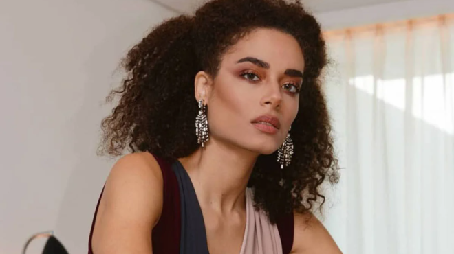 marianna-painesi-i-thea-toy-gntm-egine-mama-kai-paramenei-kouklara-i-koroyla-tis-kai-i-ekpliktiki-omoiotita-toys-499567