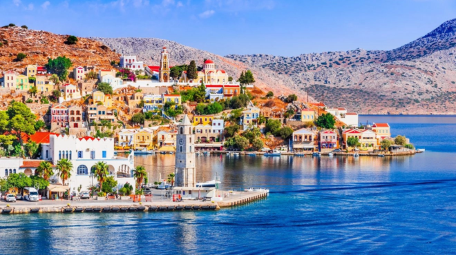 sok-tora-sti-symi-anasyrthike-soros-andra-mystirio-me-tin-taytotita-toy-synagermos-stis-arches-497561
