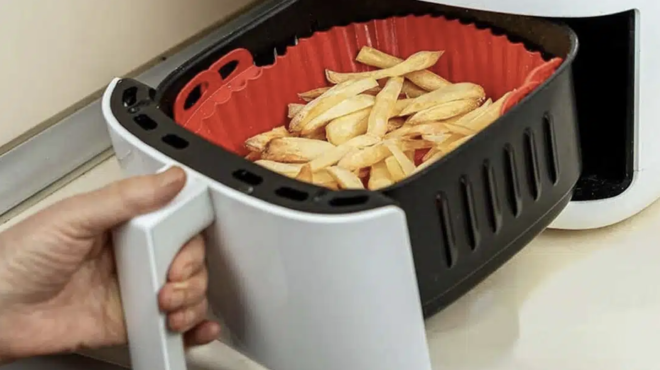 ogkologoi-episimainoyn-to-sychno-lathos-me-to-air-fryer-poy-kalo-einai-na-apofeygete-501470