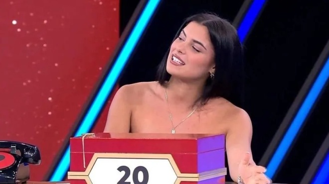 pagosan-oloi-sto-deal-i-kori-gnostoy-zeygarioy-ekane-tin-emfanisi-tis-amp-8211-klonos-tis-kallonis-miteras-tis-498528