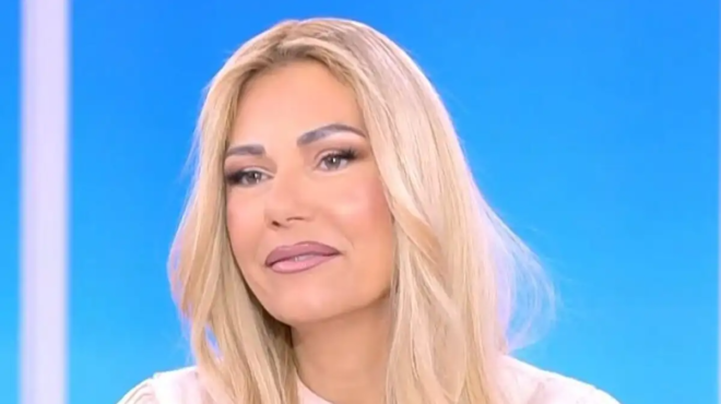 etsi-itan-i-tina-messaropoyloy-6-chronia-prin-amp-8230-agnoristi-i-entyposiaki-allagi-stin-emfanisi-kai-o-tropos-poy-to-petyche-509237