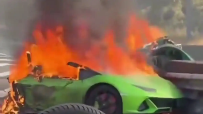 tragodia-ston-aytokinitodromo-lamborghini-dialythike-kai-pire-fotia-amp-8211-pateras-kai-gios-nekroi-505535