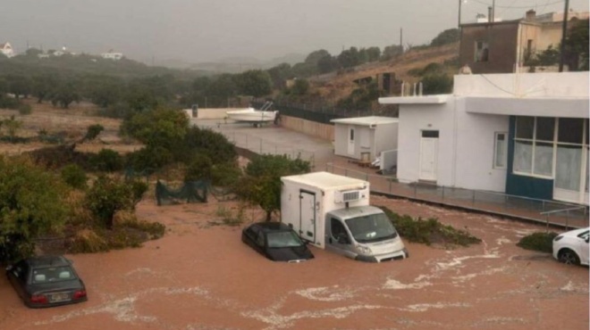 panagia-moy-pnigetai-i-kriti-amp-8211-sto-eleos-tis-kakokairias-to-nisi-amp-8211-plimmyrisan-spitia-kai-magazia-ypercheilise-to-potami-510468